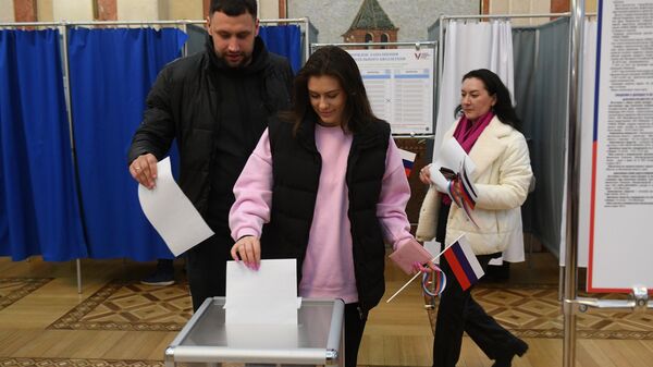 Голосование на выборах президента РФ в Минске - Sputnik Беларусь