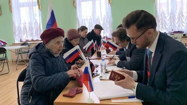 Голосование на выборах президента РФ в Гродно - Sputnik Беларусь