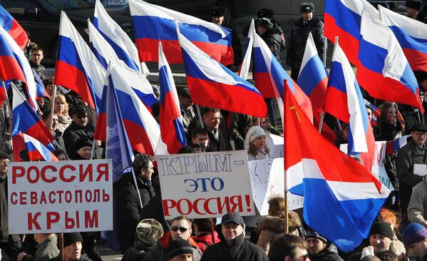 Участники митинга во Владивостоке в поддержку итогов референдума в Крыму и братского украинского народа - Sputnik Беларусь