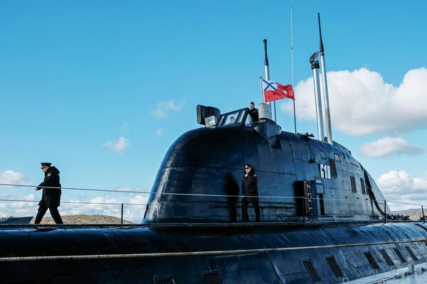 Военнослужащие Северного флота на борту атомной подводной лодки Обнинск в порту Североморска - Sputnik Беларусь