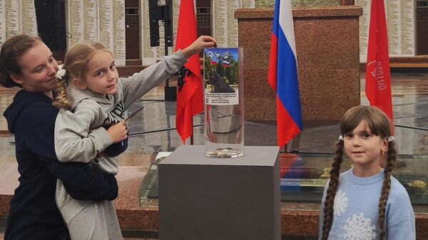 Сбор монет на памятный знак Живая память благодарных поколений в Москве - Sputnik Беларусь