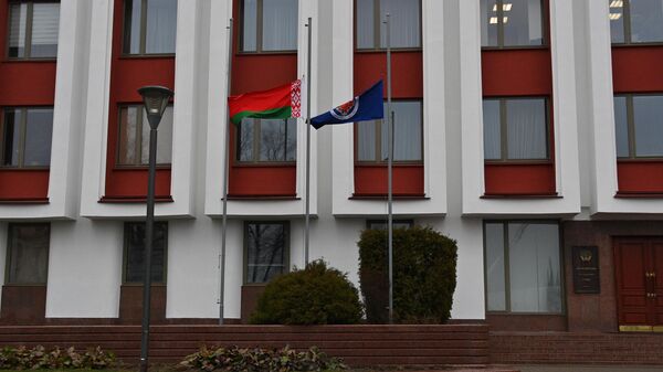 МИД Беларуси приспустил флаги  - Sputnik Беларусь