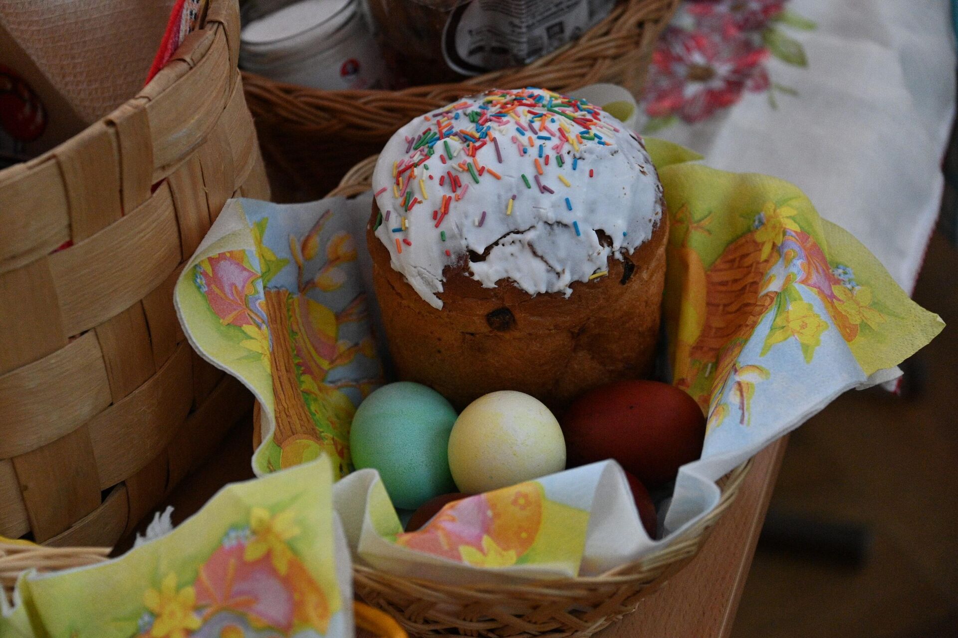 Белорусские католики освящают куличи к Пасхе  - Sputnik Беларусь, 1920, 01.04.2026