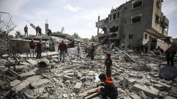 Разрушенные здания в результате израильского авиаудара на севере сектора Газа - Sputnik Беларусь