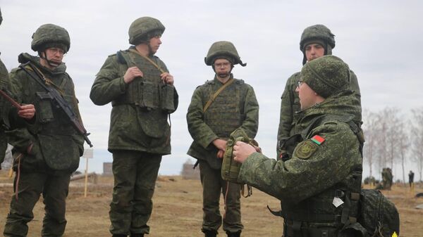 В белорусской армии продолжается проверка боевой готовности - Sputnik Беларусь