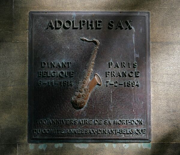 Могила Адольфа Сакса на кладбище Монмартр - Sputnik Беларусь