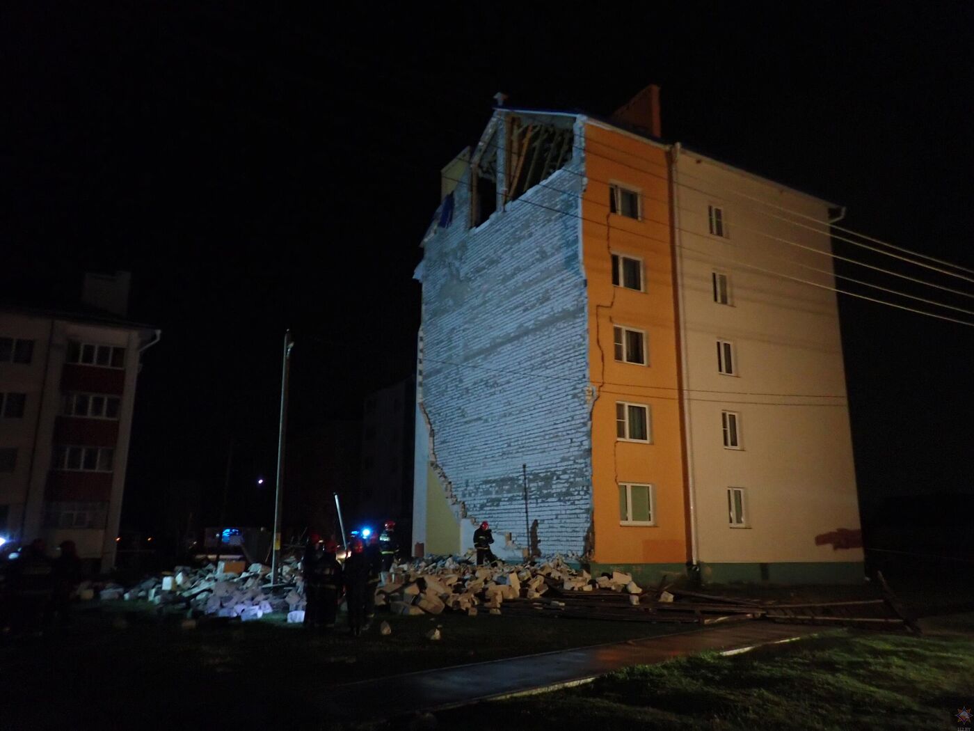 Стена пятиэтажного жилого дома обрушилась в Гомельском районе - 03.04.2024,  Sputnik Беларусь