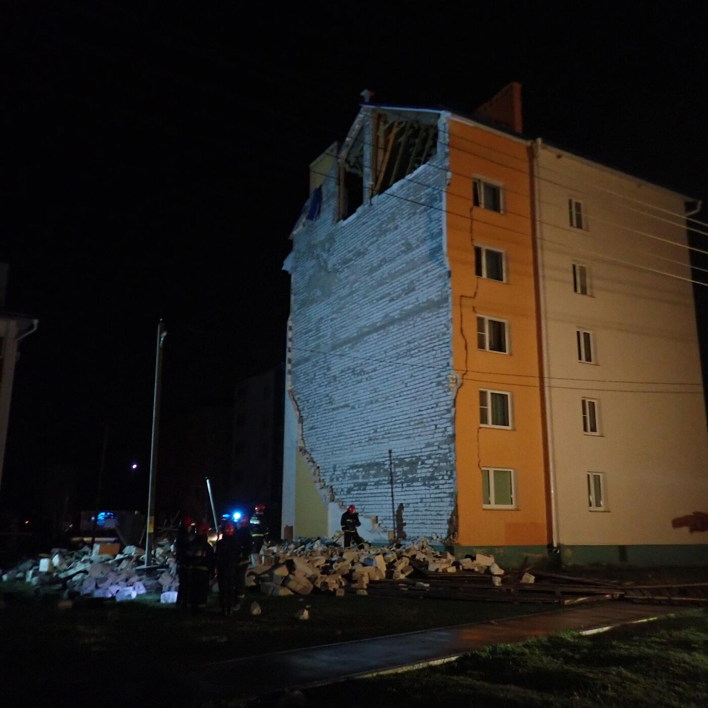 Стена пятиэтажного жилого дома обрушилась в Гомельском районе - 03.04.2024,  Sputnik Беларусь