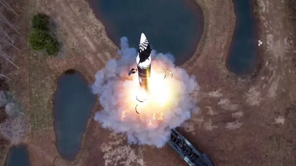 КНДР показала запуск новой гиперзвуковой ракеты большой дальности — видео - Sputnik Беларусь