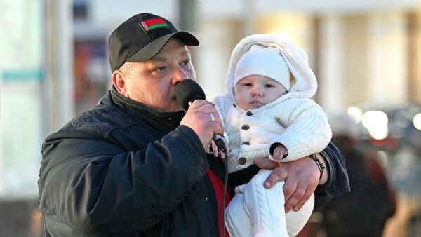 Уличный шансонье о болезни сына: когда кричит от боли - могу только пожалеть - Sputnik Беларусь