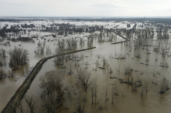 Вид на частично затопленный поселок Лесоторговый в Орске.  - Sputnik Беларусь