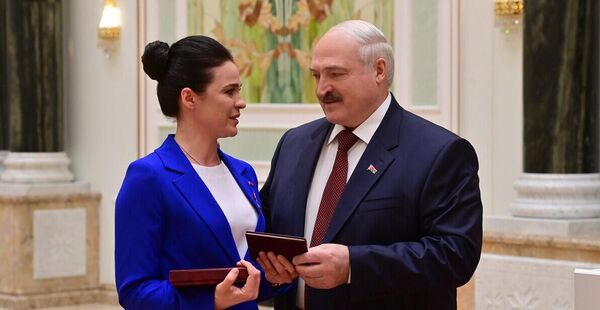 Торжественная церемония вручения золотой звезды героя состоялась в четверг, 11 апреля, во Дворце Независимости. - Sputnik Беларусь