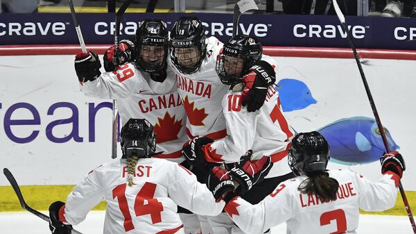 Женская сборная Канады выиграла чемпионат мира по хоккею - Sputnik Беларусь