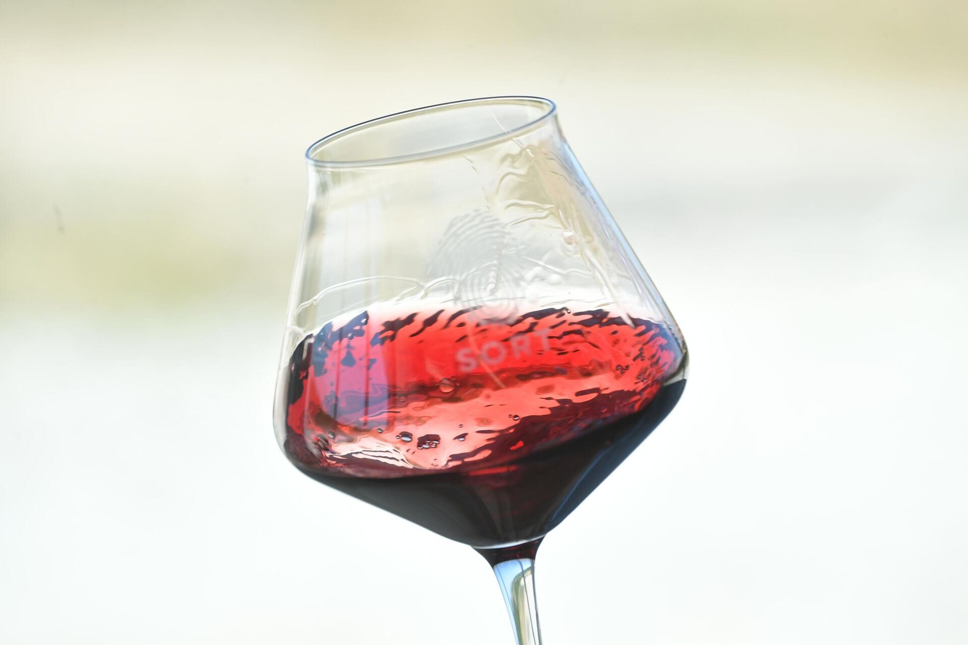 Вино в бокале - Sputnik Беларусь, 1920, 09.12.2025