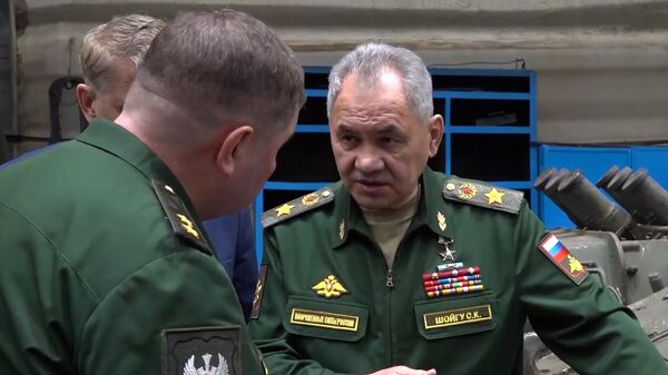 Шойгу проверил выполнение гособоронзаказа в Омской области – видео - Sputnik Беларусь