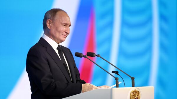 Президент Владимир Путин принял участие в торжественном мероприятии по случаю празднования 50-летия с начала строительства БАМа - Sputnik Беларусь
