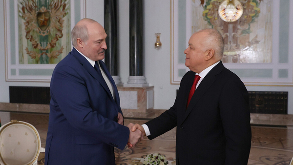 Президент Беларуси Александр Лукашенко и генеральный директор информационного агентства Россия сегодня Дмитрий Киселев - Sputnik Беларусь