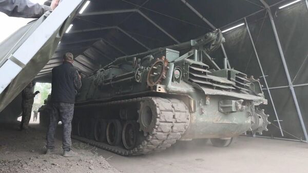 Расійскія тэхнікі вывучылі трафейную машыну размініравання на базе Abrams - Sputnik Беларусь