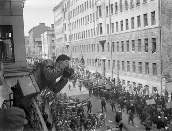Демонстрация на улицах Москвы. 1 мая 1932 года. - Sputnik Беларусь
