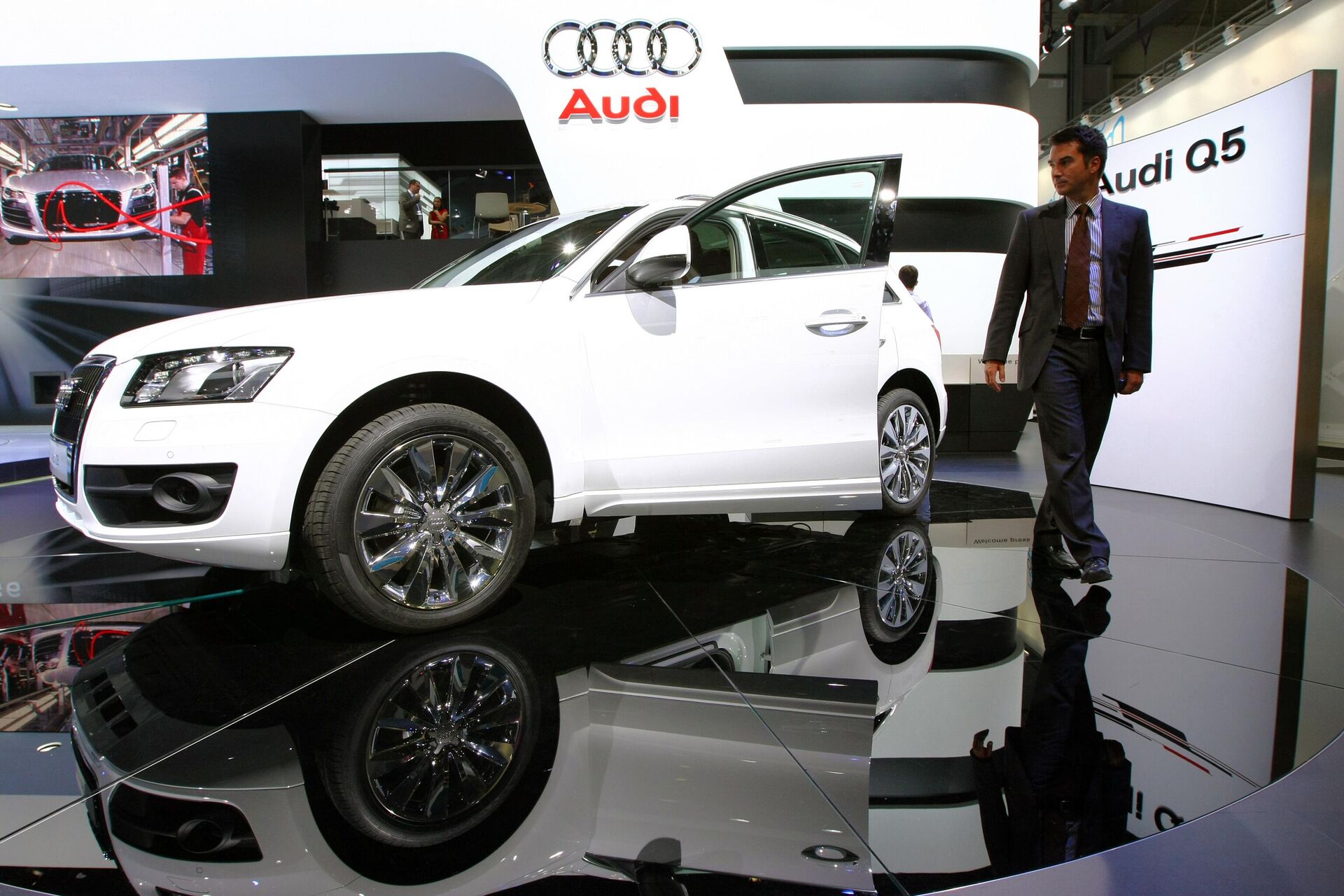 Среднеразмерный кроссовер Audi Q5  - Sputnik Беларусь, 1920, 30.04.2024