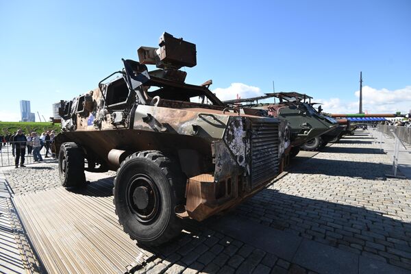 Защищенный автомобиль Bushmaster. - Sputnik Беларусь