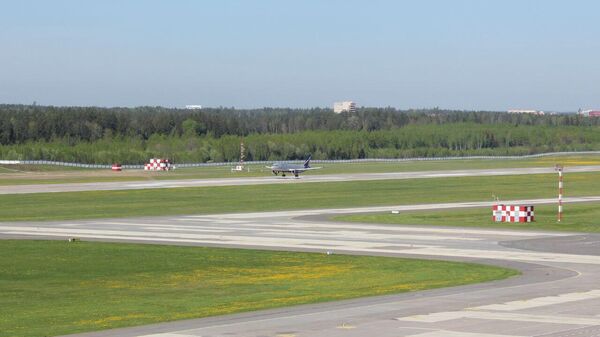 Первая взлетно-посадочная полоса открылась после ремонта в аэропорту Минск - Sputnik Беларусь