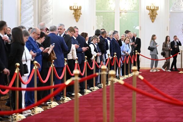 Гости перед церемонией инаугурации президента РФ Владимира Путина в Кремле. - Sputnik Беларусь