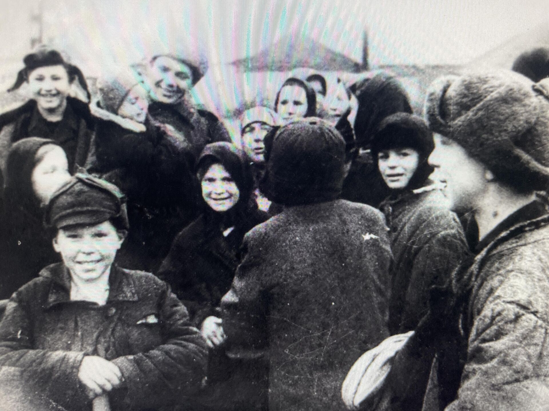 Дети встречают освободителей в Гомеле 26 ноября 1943 года - Sputnik Беларусь, 1920, 07.05.2024