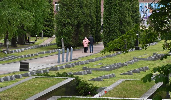 Это кладбище планировали сделать общенациональным некрополем. Но оно достаточно небольшое, поэтому со временем захоронения на нем остановили.  - Sputnik Беларусь