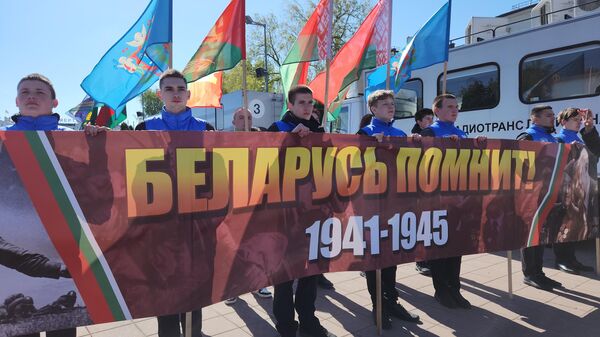 Витебск отметил День Победы масштабным шествием и праздничным забегом - Sputnik Беларусь