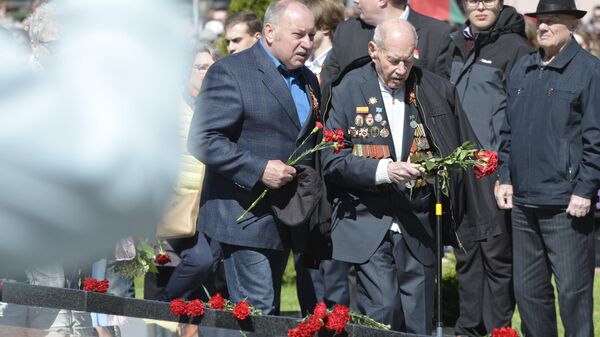 Митинг и возложение венков и цветов 9 мая 2024 года в Гомеле  - Sputnik Беларусь