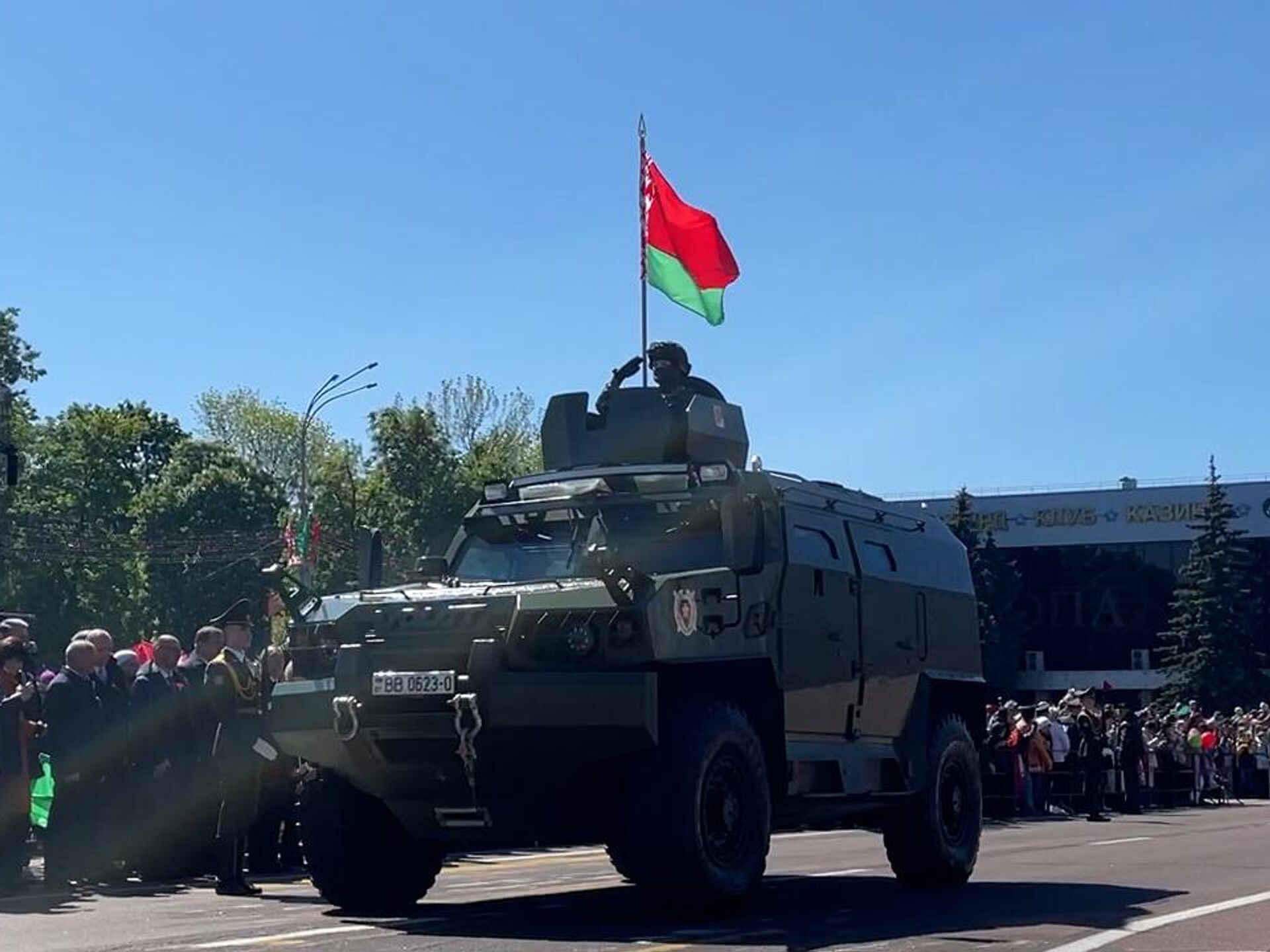 В Гомеле в День Победы показали новейшую спецтехнику пограничников (видео)  - 09.05.2024, Sputnik Беларусь