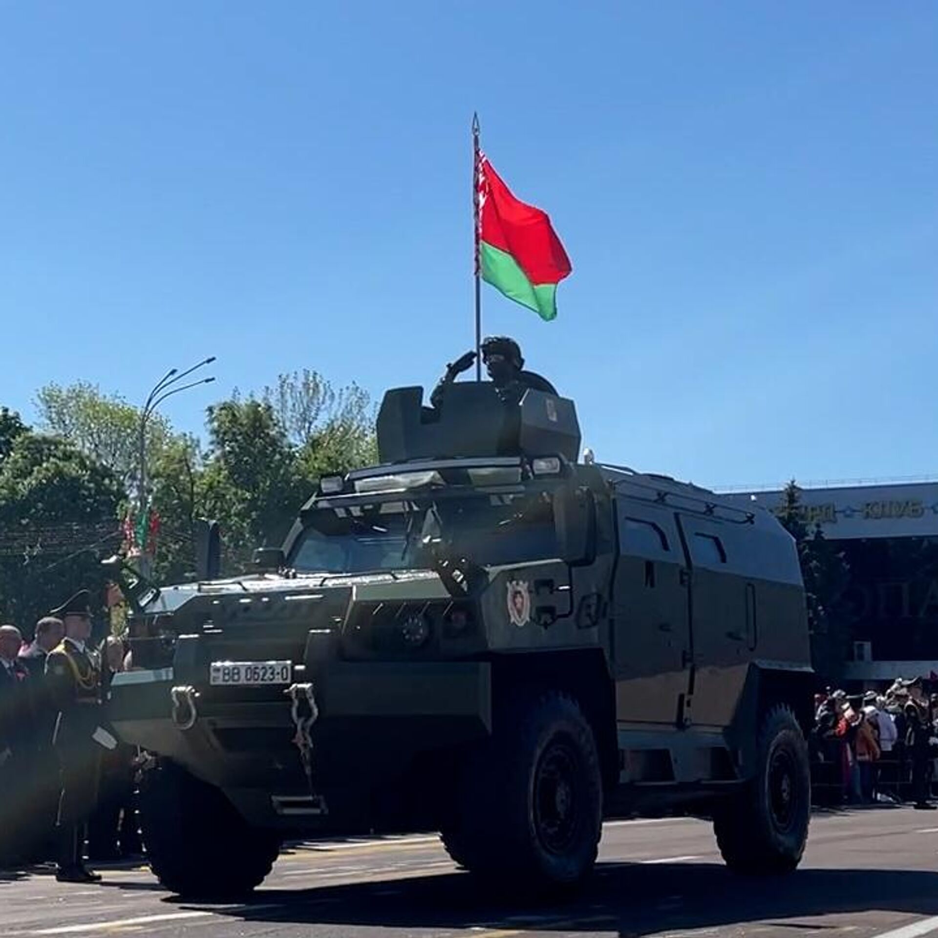 В Гомеле в День Победы показали новейшую спецтехнику пограничников (видео)  - 09.05.2024, Sputnik Беларусь