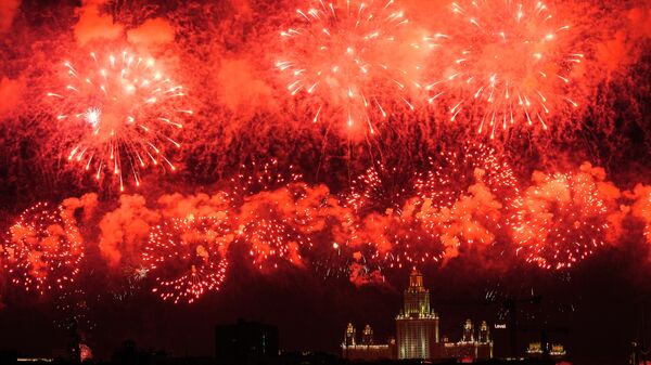 Праздничный салют в Москве в День Победы - Sputnik Беларусь