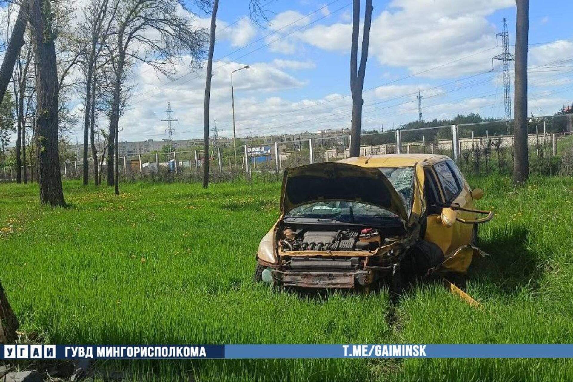 ДТП на МКАД: водитель потерял сознание за рулем и врезался в дерево -  11.05.2024, Sputnik Беларусь