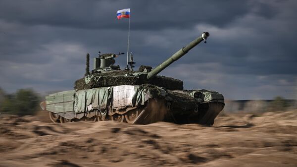 Боевое слаживание экипажей танков Т-90М Прорыв в зоне СВО - Sputnik Беларусь