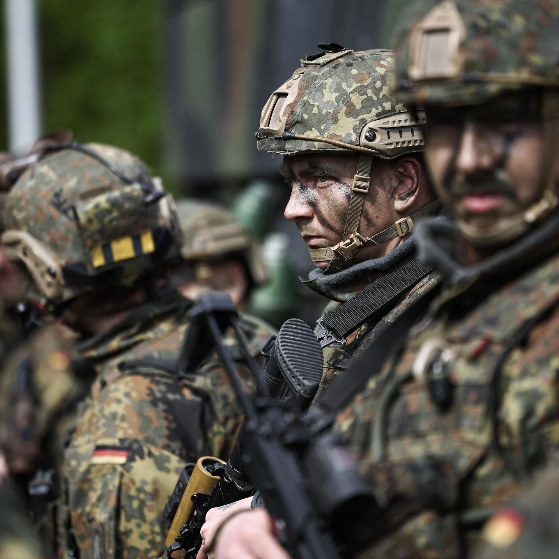 Германия выслала семерых солдат ВСУ из-за нацистской символики -  16.05.2024, Sputnik Беларусь