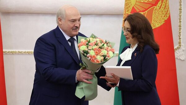 Александр Лукашенко привел к присяге судью Конституционного суда Светлану Любецкую - Sputnik Беларусь