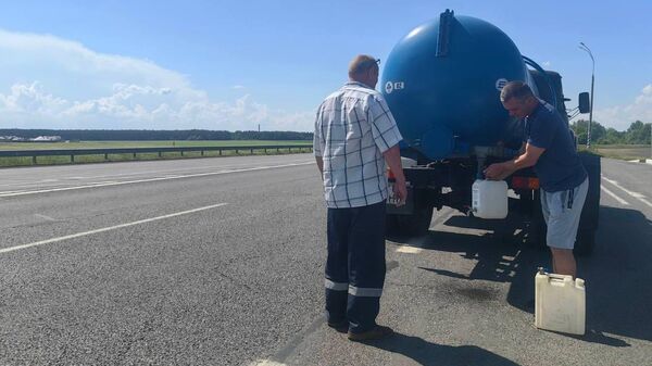 Подвоз воды для водителей большегрузов - Sputnik Беларусь
