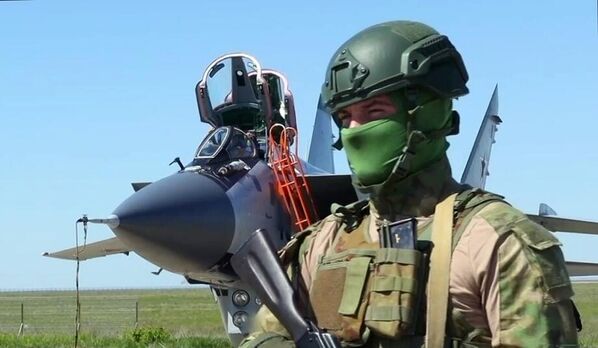Истребитель МиГ-31 на аэродроме. - Sputnik Беларусь