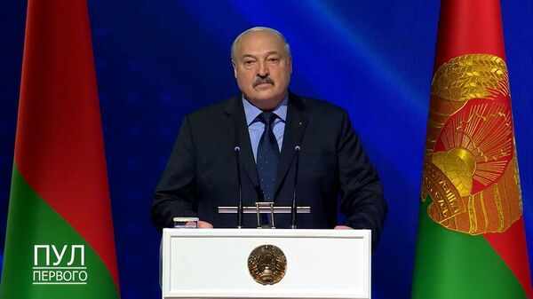 Лукашенко о событиях 2020-го: мы журналистов за их мнение не сажали (видео) - Sputnik Беларусь