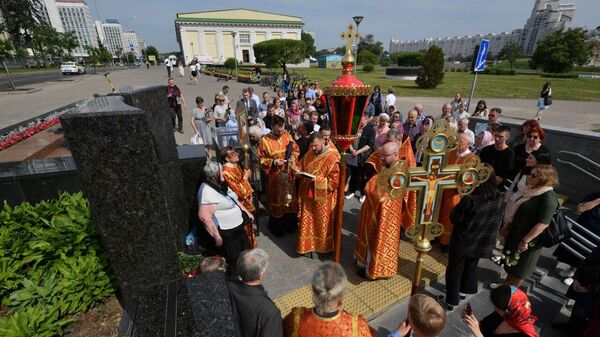 В Минске почтили память погибших в давке на Немиге 25 лет назад (видео) - Sputnik Беларусь