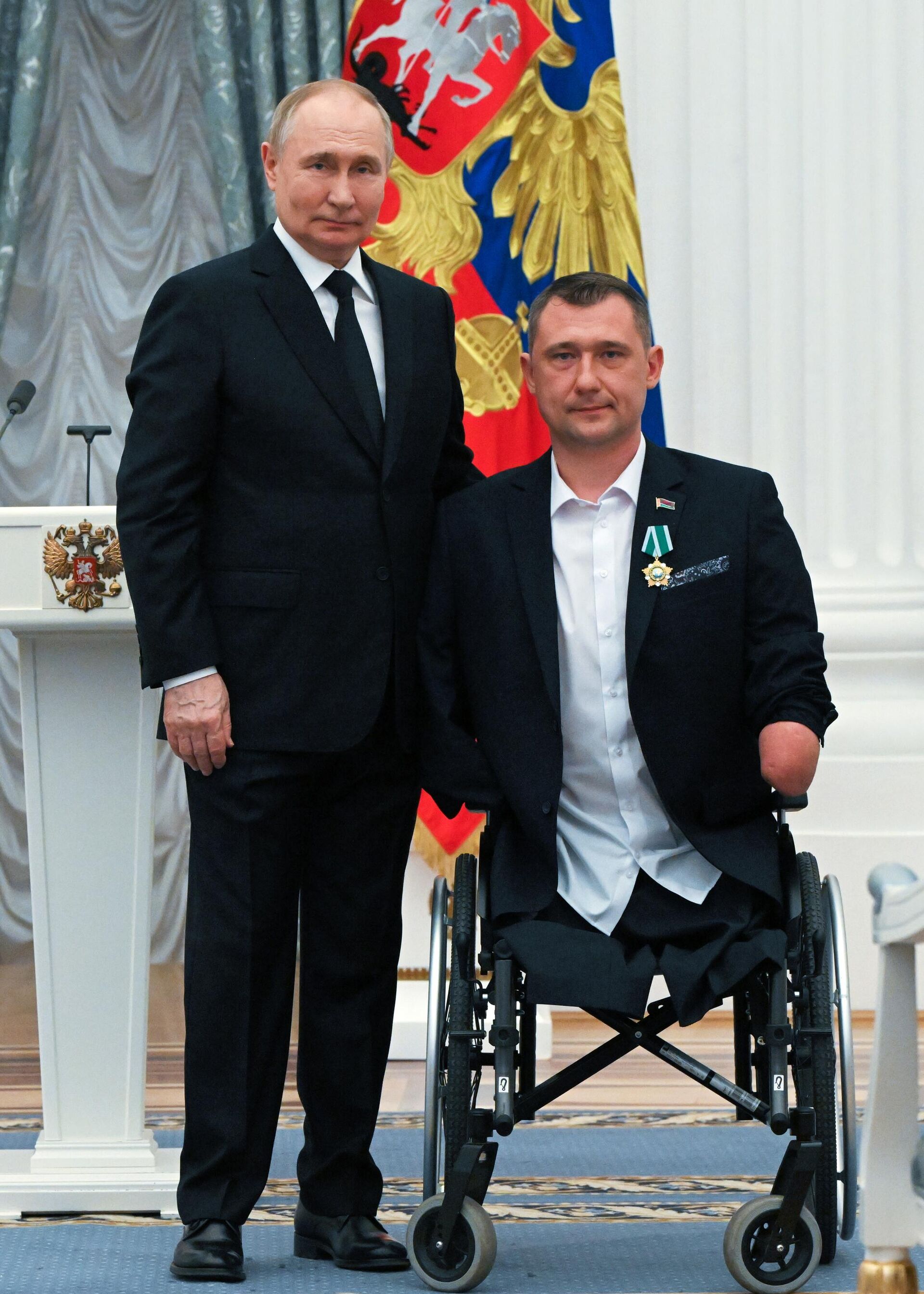 Президент РФ Владимир Путин и директор Благотворительного фонда имени Алексея Талая Алексей Талай (справа) - Sputnik Беларусь, 1920, 22.01.2026