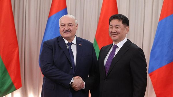 Встреча президентов Беларуси и Монголии Александра Лукашенко и Ухнаагийн Хурэлсуха  - Sputnik Беларусь