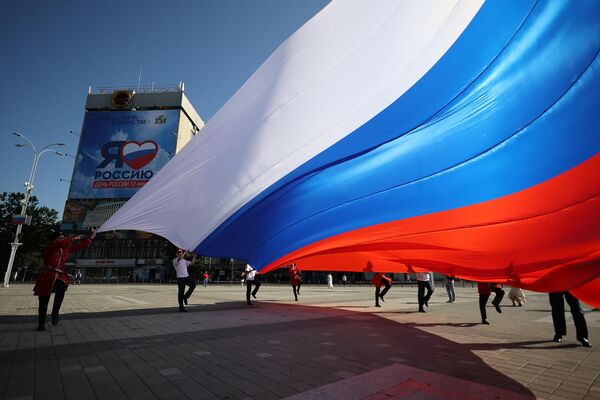 Торжественная церемония поднятия государственного флага Российской Федерации на главной городской площади Краснодара. - Sputnik Беларусь