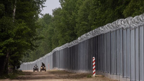 Польские пограничники патрулируют участок польско-белорусской границы, архивное фото - Sputnik Беларусь