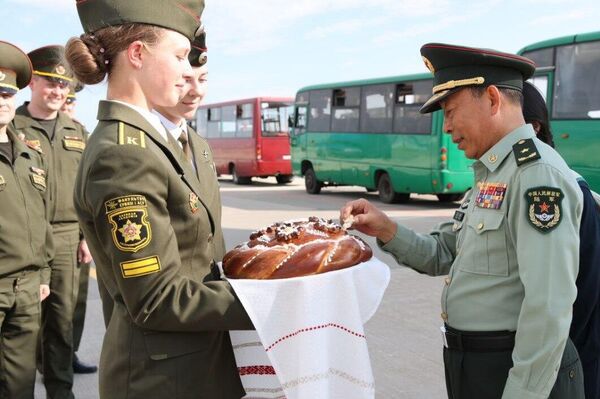 Парадный расчет Народно-освободительной армии Китая прибыл в Беларусь - Sputnik Беларусь