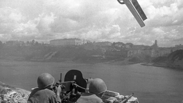 Пулеметный расчет Красной армии во время боя за город Витебск. Июнь 1944 года - Sputnik Беларусь