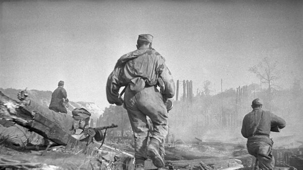 Полоцкая наступательная операция. 1-й Прибалтийский фронт. Штурмовые войска 6-й гвардейской армии совместно с войсками 4-й ударной и 3-й воздушной армией ведут бой за освобождение города Полоцка от немецко-фашистских захватчиков. 4 июля 1944 года - Sputnik Беларусь