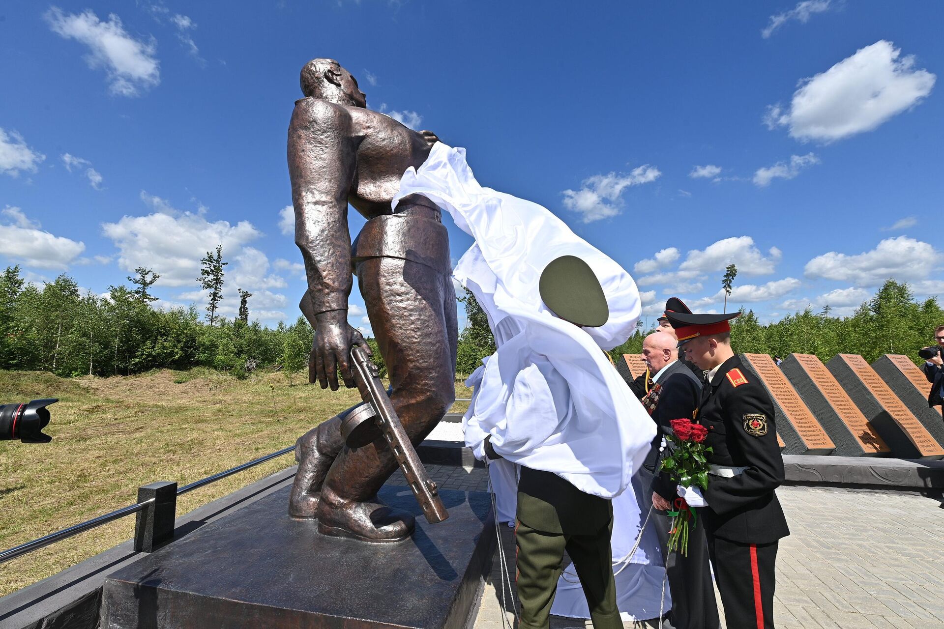 Открытие памятника Раненый солдат - Sputnik Беларусь, 1920, 21.06.2024